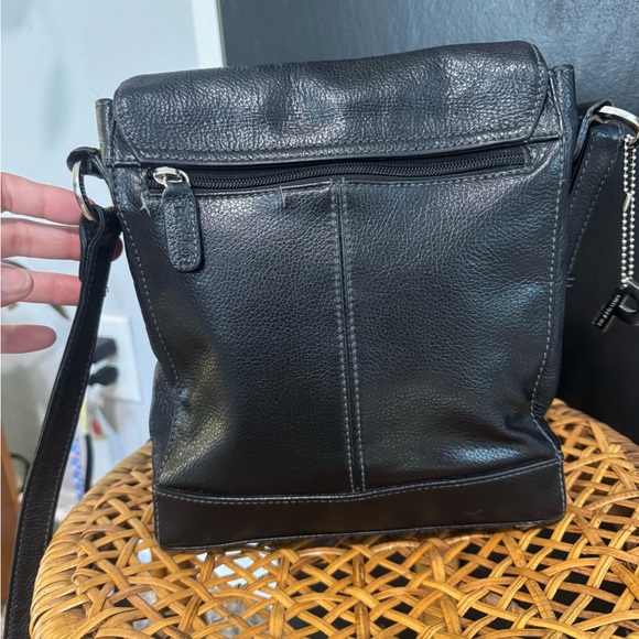 Picard Elegant Black Leather Crossbody Bag - Picture 6 of 16